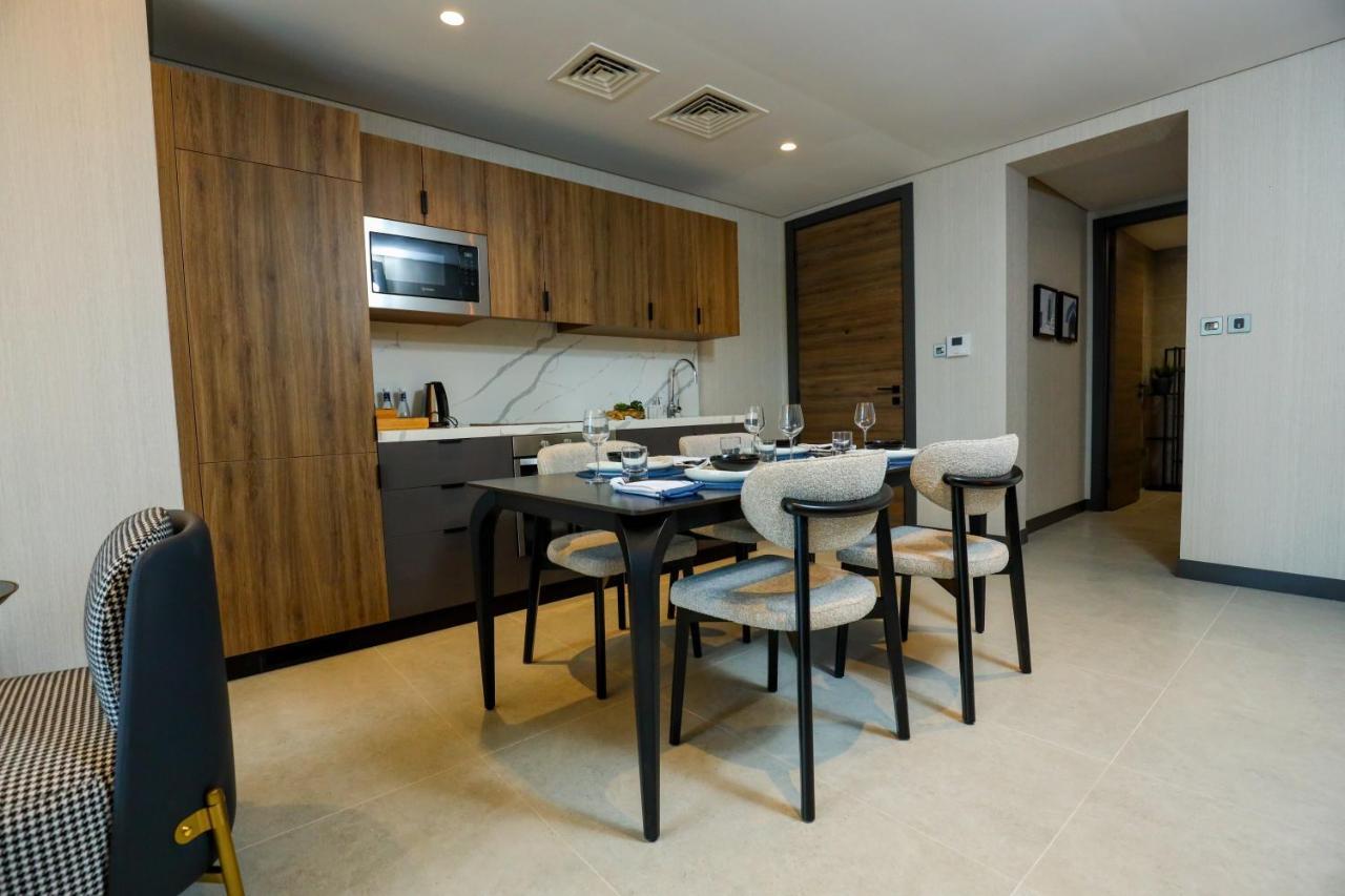 Отель Charthouse Bahrain Манама Экстерьер фото A kitchen in a serviced apartment