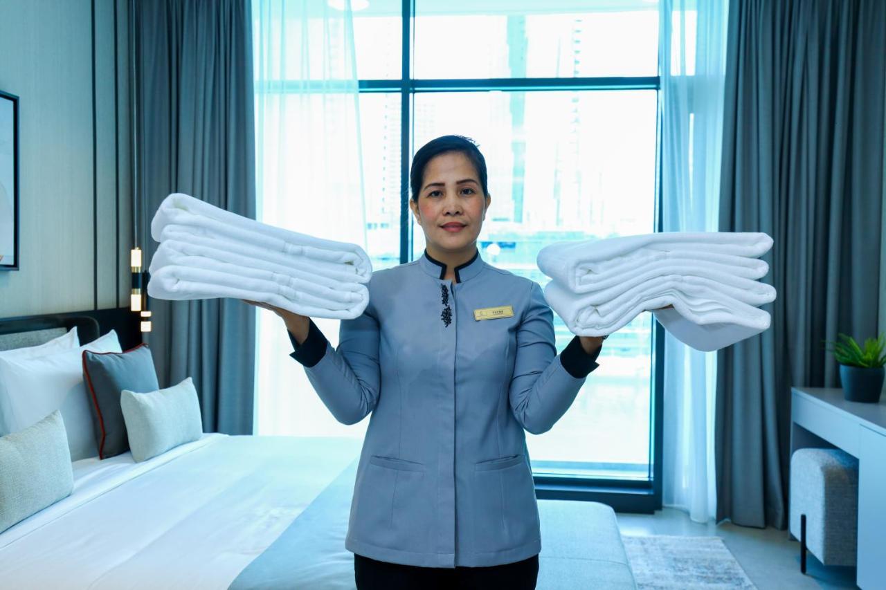 Отель Charthouse Bahrain Манама Экстерьер фото A chambermaid in a hotel