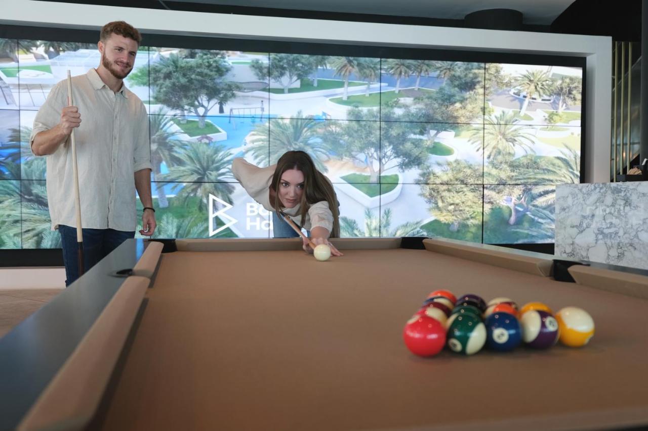 Отель Charthouse Bahrain Манама Экстерьер фото A pool table