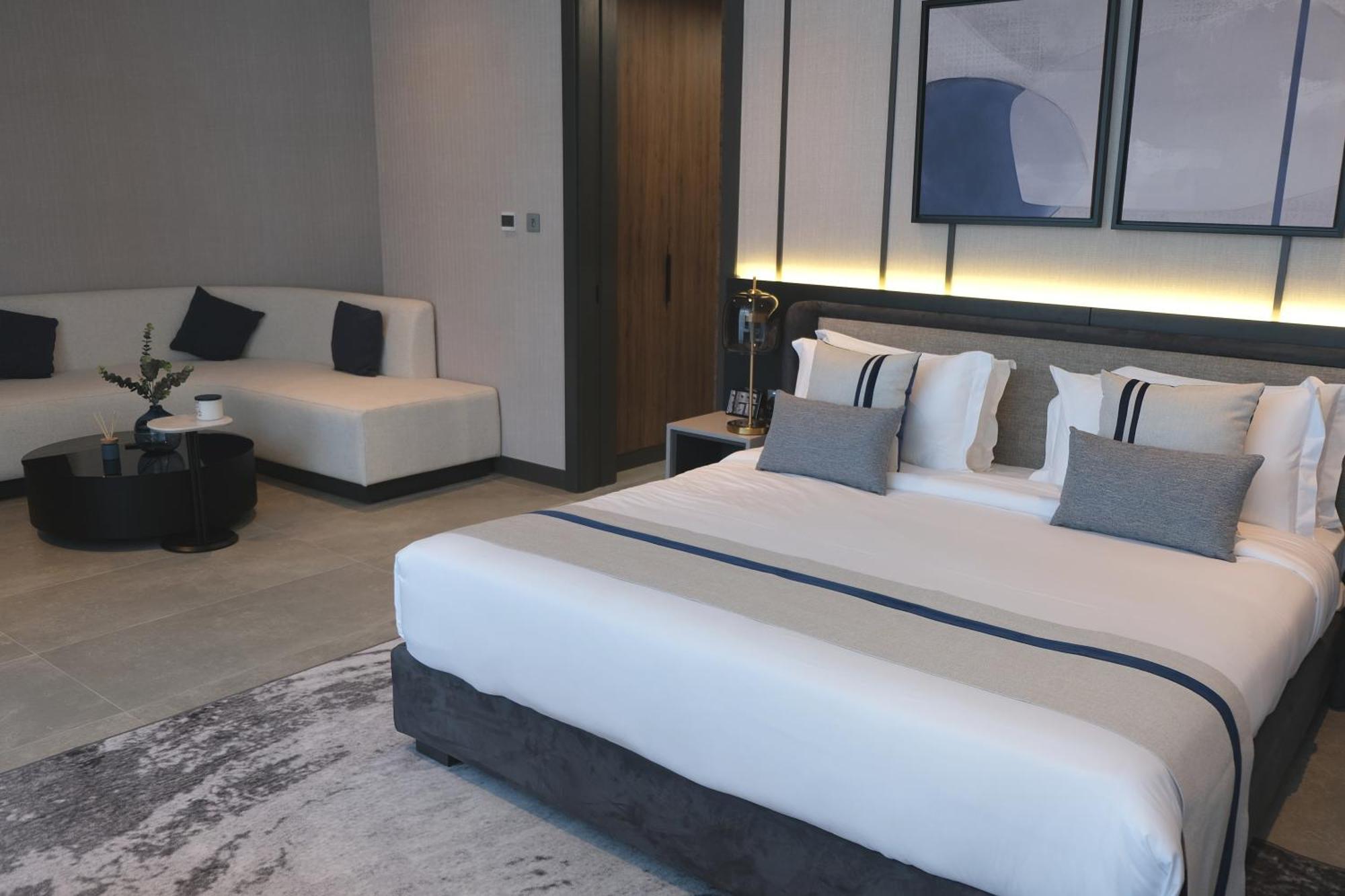 Отель Charthouse Bahrain Манама Экстерьер фото Deluxe room