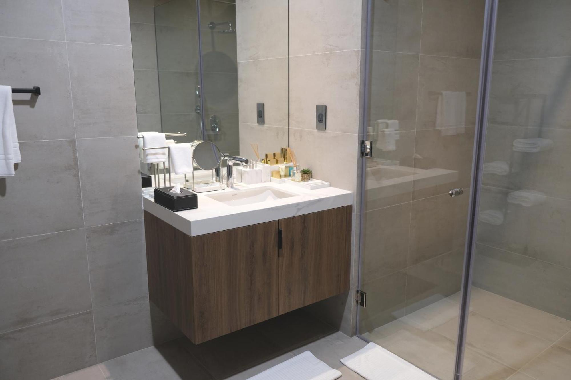 Отель Charthouse Bahrain Манама Экстерьер фото Bathroom